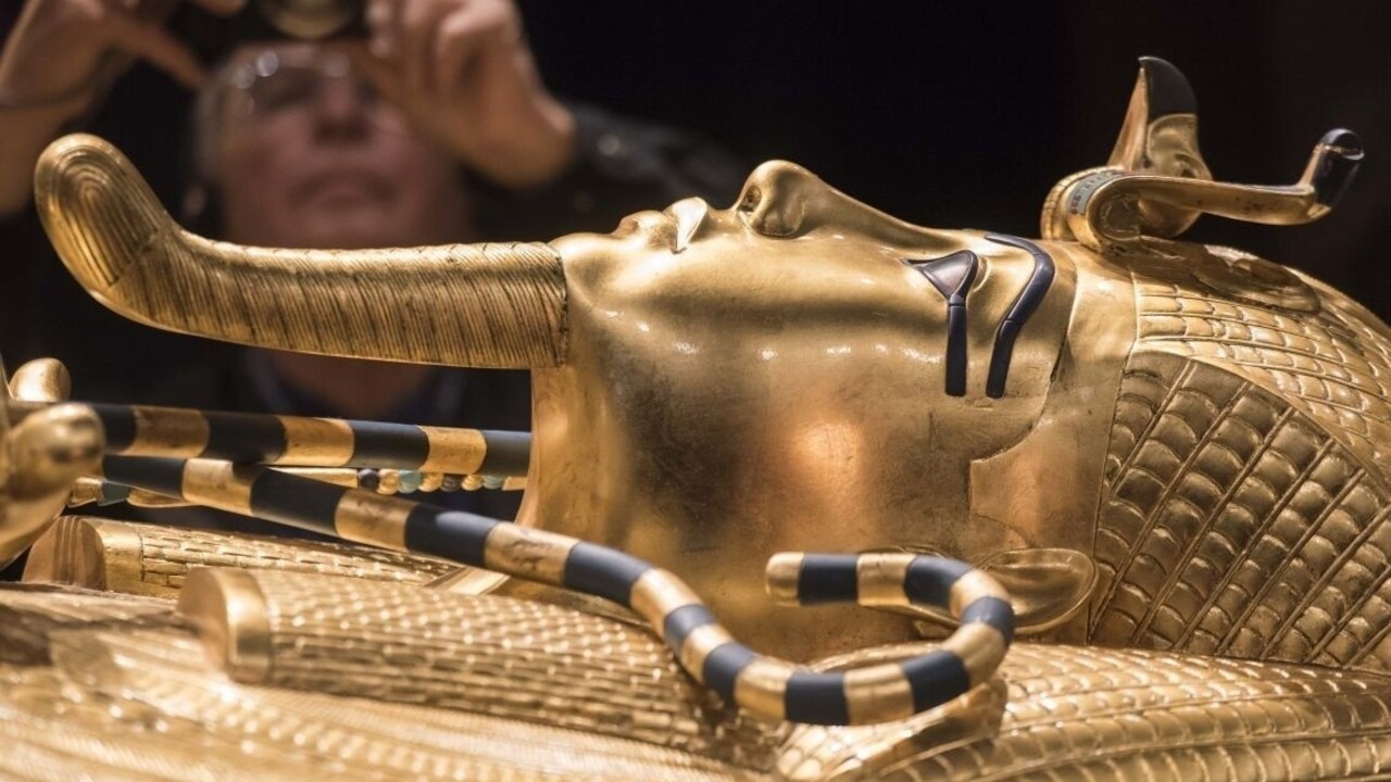 Egypt skúma Tutanchamónovu hrobku. Objavia skrytú miestnosť?