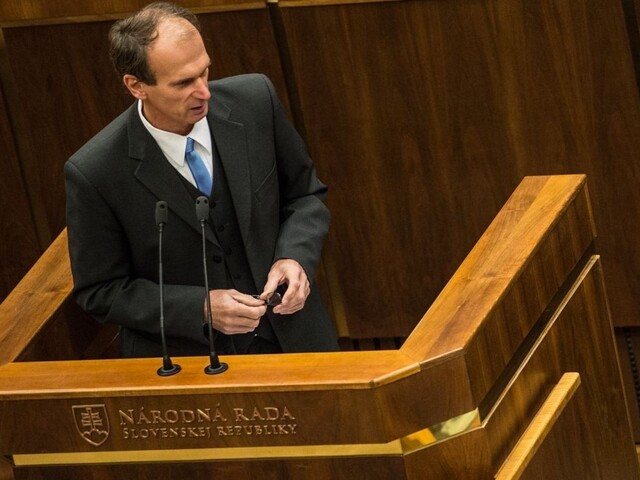 Matovič sa v parlamente hádal s Kuffom, dôvodom bol konflikt s babkou