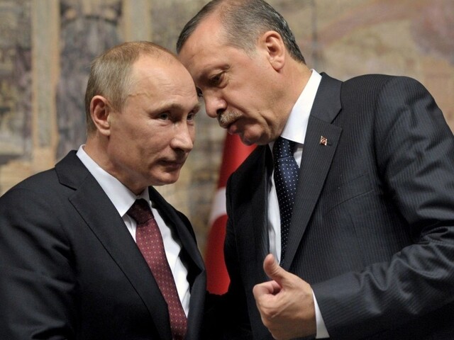 Erdogan sa chce podľa Kremľa stretnúť v Paríži s Putinom