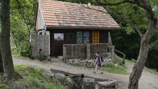 Z drevenice pri Kapušanoch malo byť múzeum, obec ju chce odstrániť