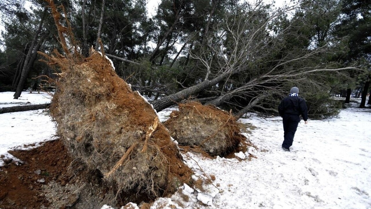 Na horách fúka mimoriadne silný vietor, vydali najvyššie výstrahy