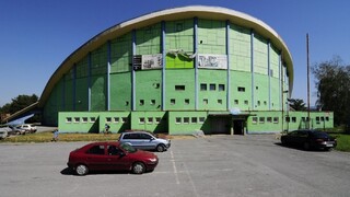 Prešov prevzal mestský zimný štadión, musela pomáhať polícia