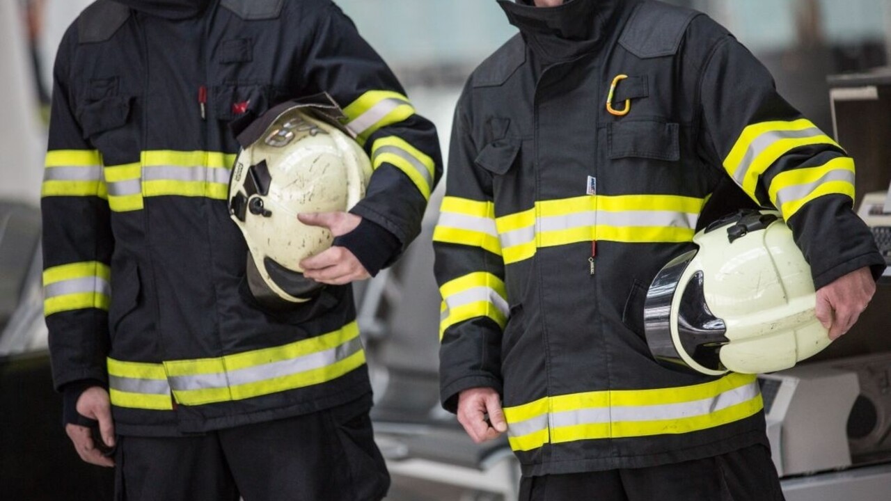 Hasič hasiči požiarnici požiarnik ilu 1140px (SITA/Marko Erd)