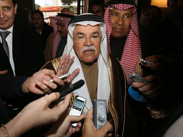 Časť členov OPEC chce znížiť ťažbu ropy, Saudi nechcú ustúpiť