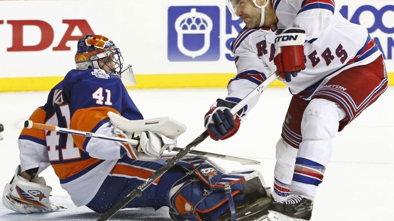 Halák hrdinom NY Islanders, Chárov gól Bostonu nestačil