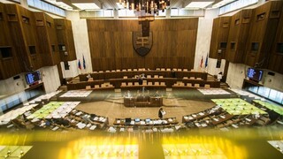 Rokovanie parlamentu: Diskusia o protiteroristických zákonoch