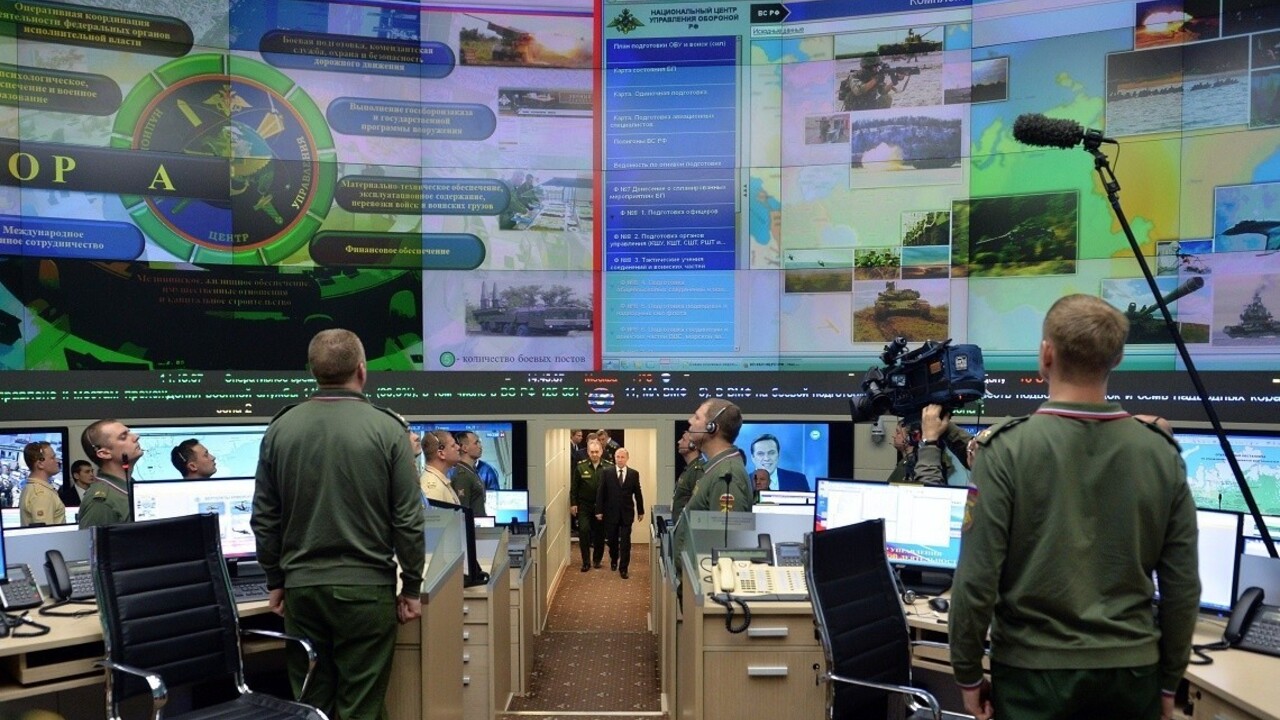 Putin sa ukázal vo vojenskom centre Ruska, vraj prekonáva aj Pentagón