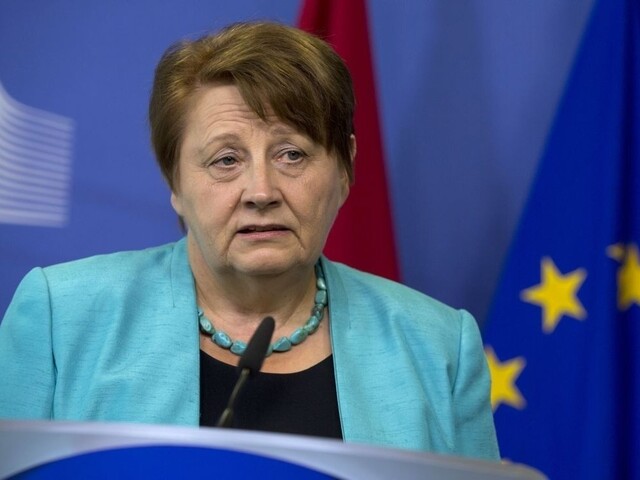 Lotyšská vláda padla, premiérka Straujumová podala demisiu