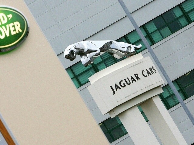 Fico podpísal investičnú zmluvu so štvrtou veľkou automobilkou