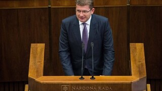 Žiga zostáva vo funkcii, opozícia ho neodvolala