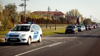 Neďaleko slovenských hraníc nabúralo desať áut, diaľnicu M1 už otvorili