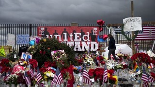 Predmety v jazere: Agenti FBI hľadajú indície k streľbe v San Bernardine