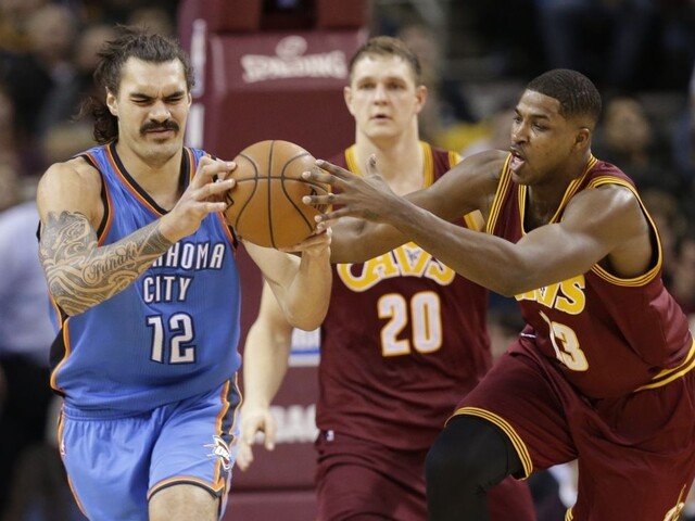 Cleveland vyhral nad Oklahomou, LeBron James mal 33 bodov
