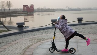 Peking opäť vyhlásil najvyšší stupeň pohotovosti, stav ovzdušia je alarmujúci