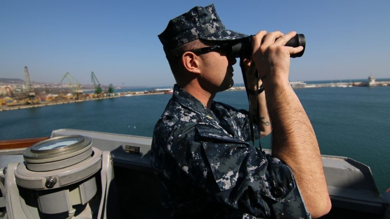 Vytvorili dron, ktorý vie „lietať“ aj pod vodou. Využije ho armáda