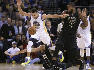 V Chicagu štyri predĺženia, hráči Milwaukee nezopakovali triumf nad Golden State