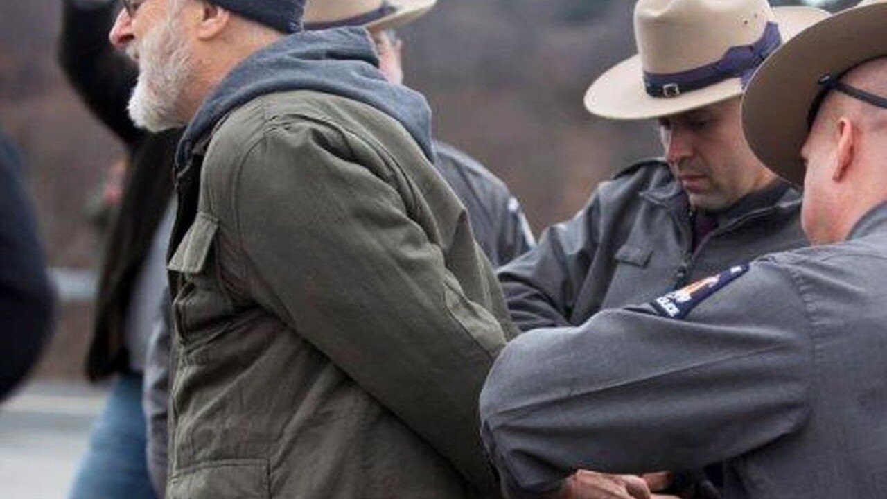 Herca Jamesa Cromwella zatkli, protestoval proti výstavbe elektrárne