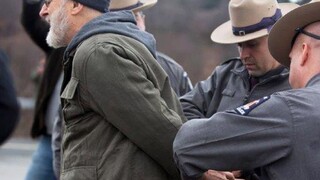 Herca Jamesa Cromwella zatkli, protestoval proti výstavbe elektrárne