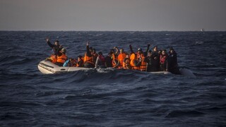 Pri pobreží Turecka sa potopila loď s migrantmi, zahynulo 18 osôb