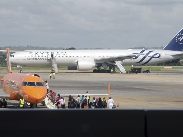 Francúzske dopravné lietadlo núdzovo pristálo, dohady o bombe sa nepotvrdili
