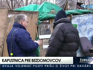Bezdomovcom dajú v Petržalke teplé oblečenie i  štedrovečernú kapustnicu
