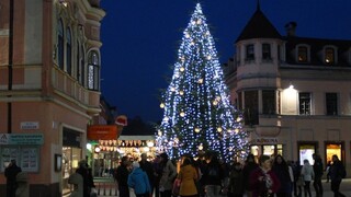Vianočné nákupy vrcholia, Slováci na darčeky minú stovky eur