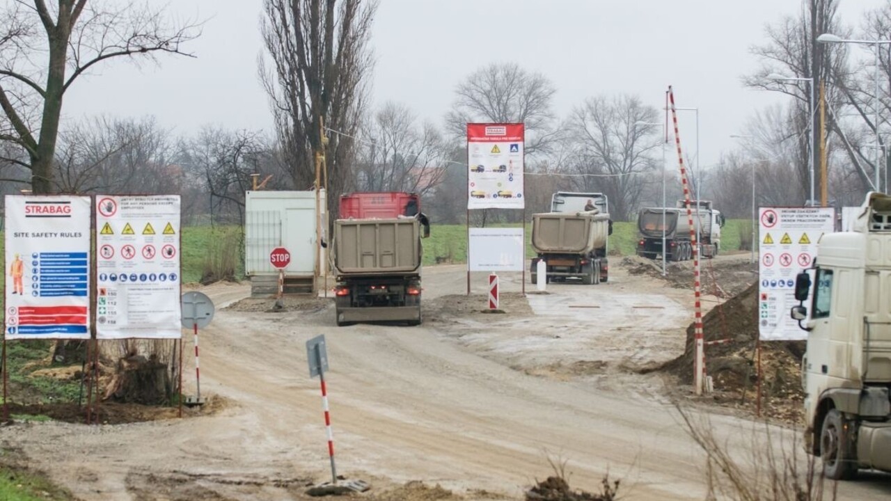 O prácu v automobilke Jaguar sa cez web uchádzajú tisícky ľudí