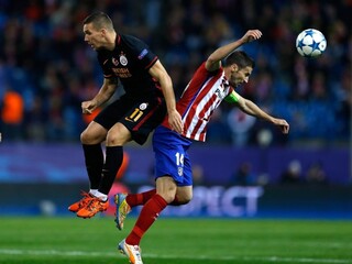 Podolski trafil kôš od polovice ihriska, od Nowitzkého chce rovnaký kúsok
