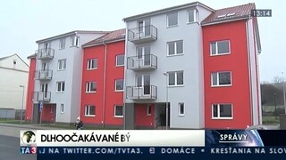 Vyše štyridsať rodín z Vranova nad Topľou má po rokoch nové nájomné byty