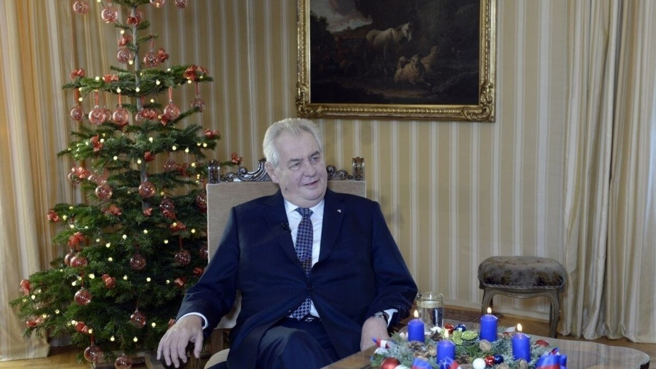 Zeman vo vianočnom posolstve pochválil vládu, naopak tvrdo kritizoval migrantov