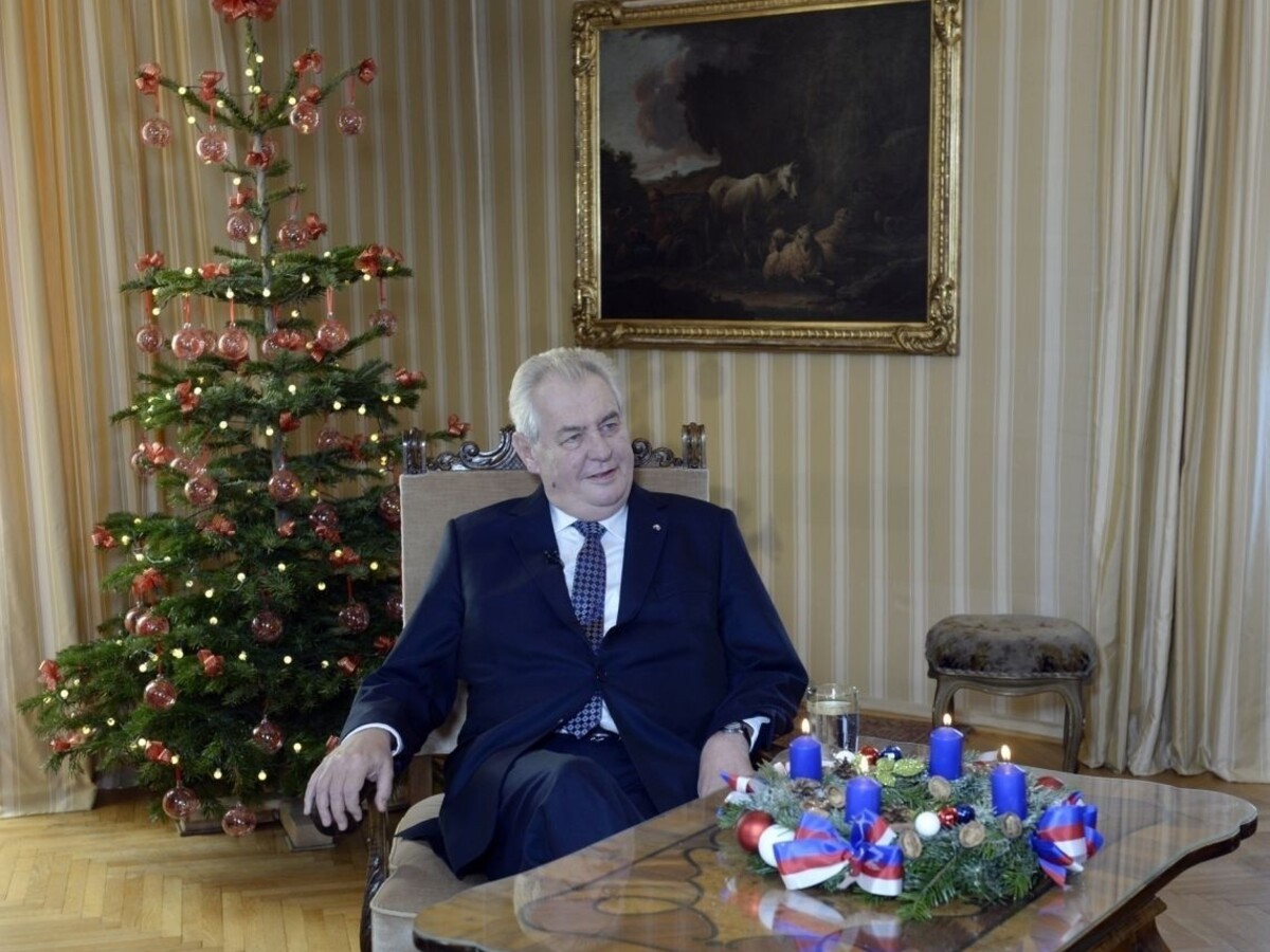 Zeman vo vianočnom posolstve pochválil vládu, naopak tvrdo kritizoval migrantov