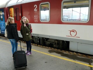 Cestujúci si SMS lístok pochvaľujú, no spájajú sa s ním aj komplikácie