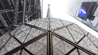 Newyorčania už majú pripraveného tradičného šesťtonového žiarivého obra