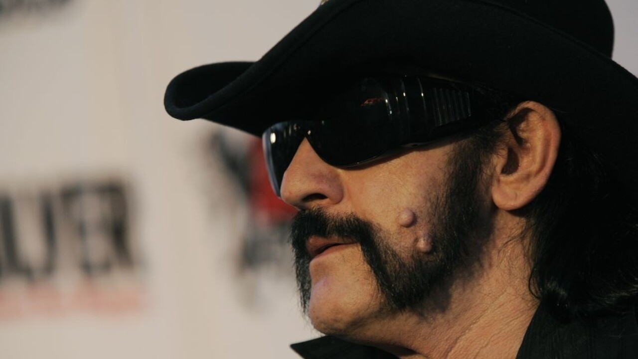 Frontman hardrockovej kapely Motörhead prehral boj s ťažkou chorobou