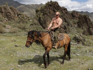 Rok s idolom. Kalendár s Putinom ide v Rusku na dračku
