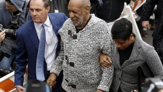 Billa Cosbyho oficiálne obvinili zo sexuálneho napadnutia