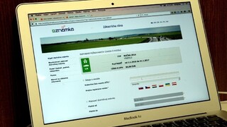 Papierovým diaľničným známkam je koniec, platiť začínajú elektronické