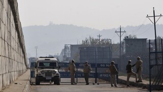 Ozbrojenci prepadli indickú leteckú základňu, sedem ľudí zahynulo