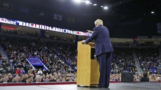 Trump zverejnil prvý volebný spot, od Mexika žiada obrovský múr