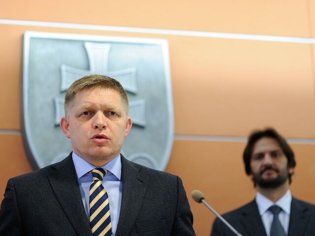 Policajtov vyšleme aj za hranice Únie, s utečencami pomôžu Balkáncom