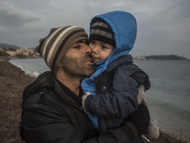Vyšetrovanie násilností v Kolíne vedie aj k migrantom, ktorí prišli minulý rok
