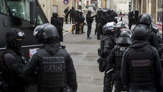 Francúzi identifikovali teroristu, ktorý sa odpálil v Saint-Denis