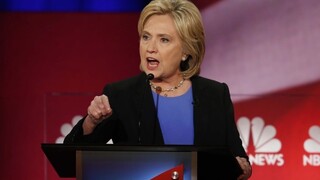 Clintonová  útočila na svojho hlavného rivala, dôvodom bola kontrola zbraní