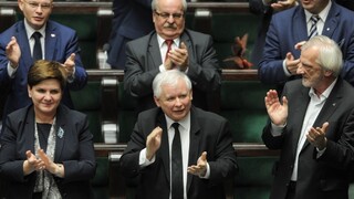 Kaczyňski chce v Poľsku ukončiť spor, je ochotný zmeniť ústavu