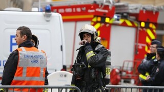Požiar v luxusnom parížskom hoteli uhasili, zasahovalo vyše sto hasičov