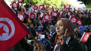 Stovky ľudí v Tunisku protestujú proti nezamestnanosti, dav rozohnala polícia