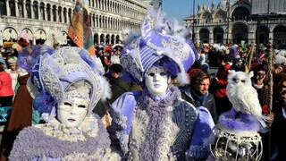 Začína sa Benátsky karneval, neviazaná zábava pod rúškom anonymity