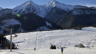 Slovensko ponúka dobré lyžiarske podmienky. V Tatrách a Fatrách hrozia lavíny