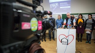 Učitelia sa sťažujú na zastrašovanie a nátlak, aby odstúpili od štrajku
