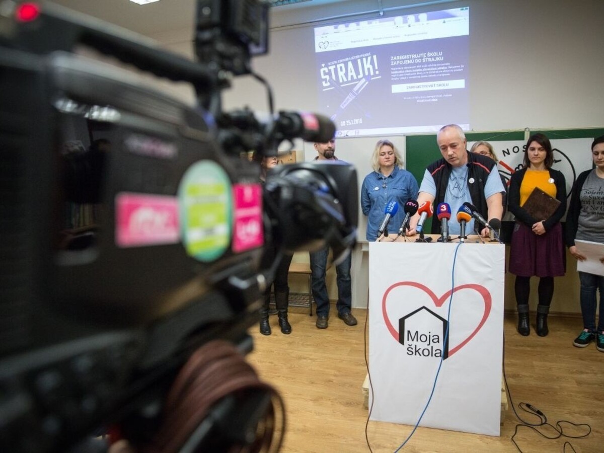 Učitelia sa sťažujú na zastrašovanie a nátlak, aby odstúpili od štrajku